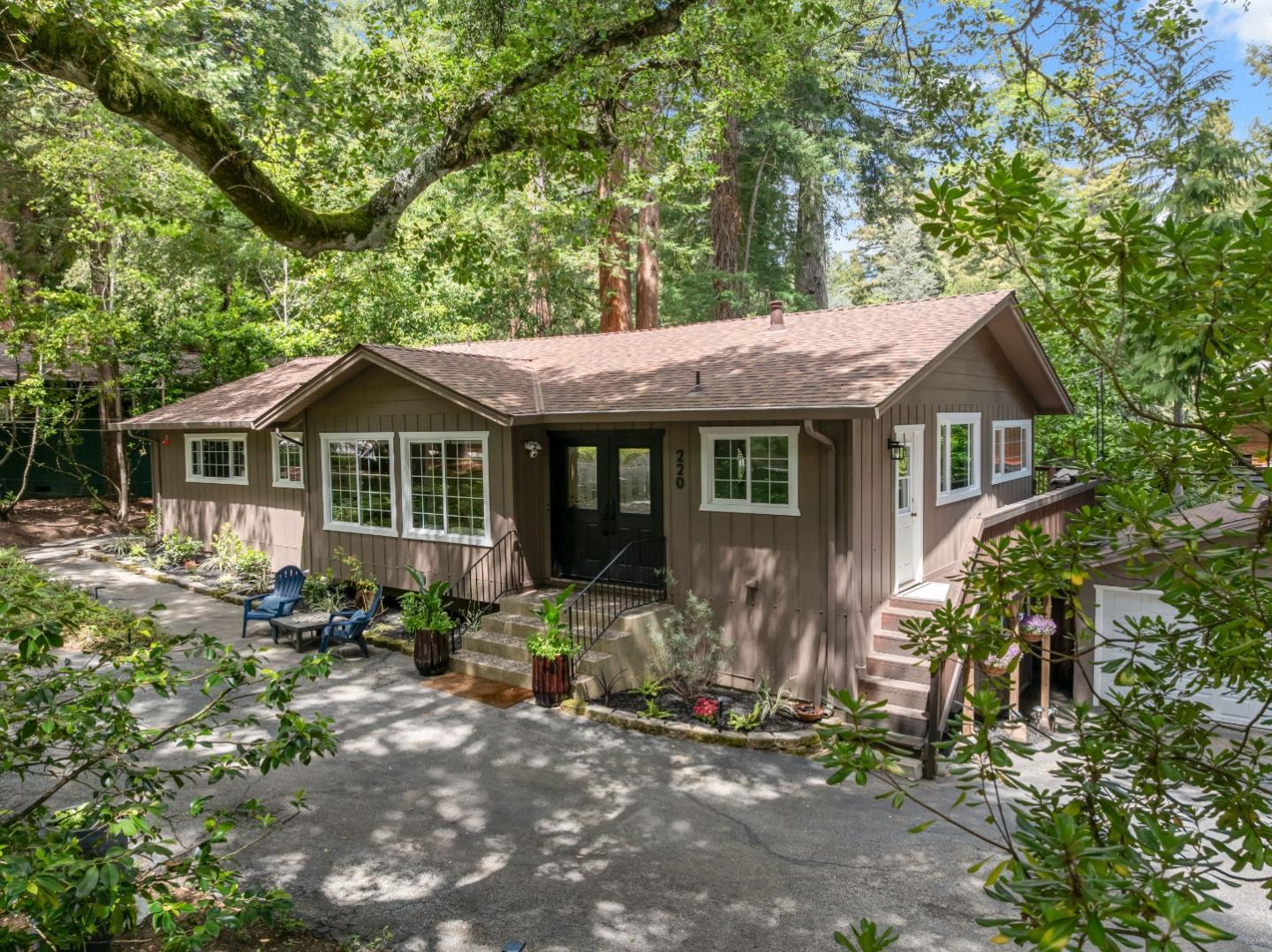 220 Lake Dr