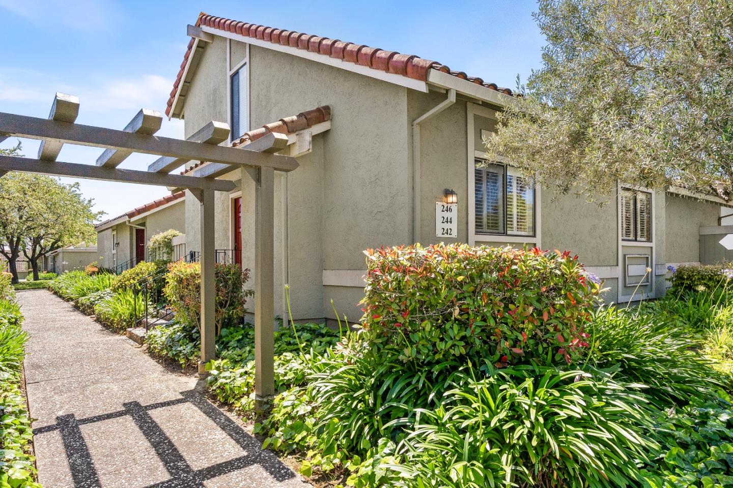 246 Crestview Dr