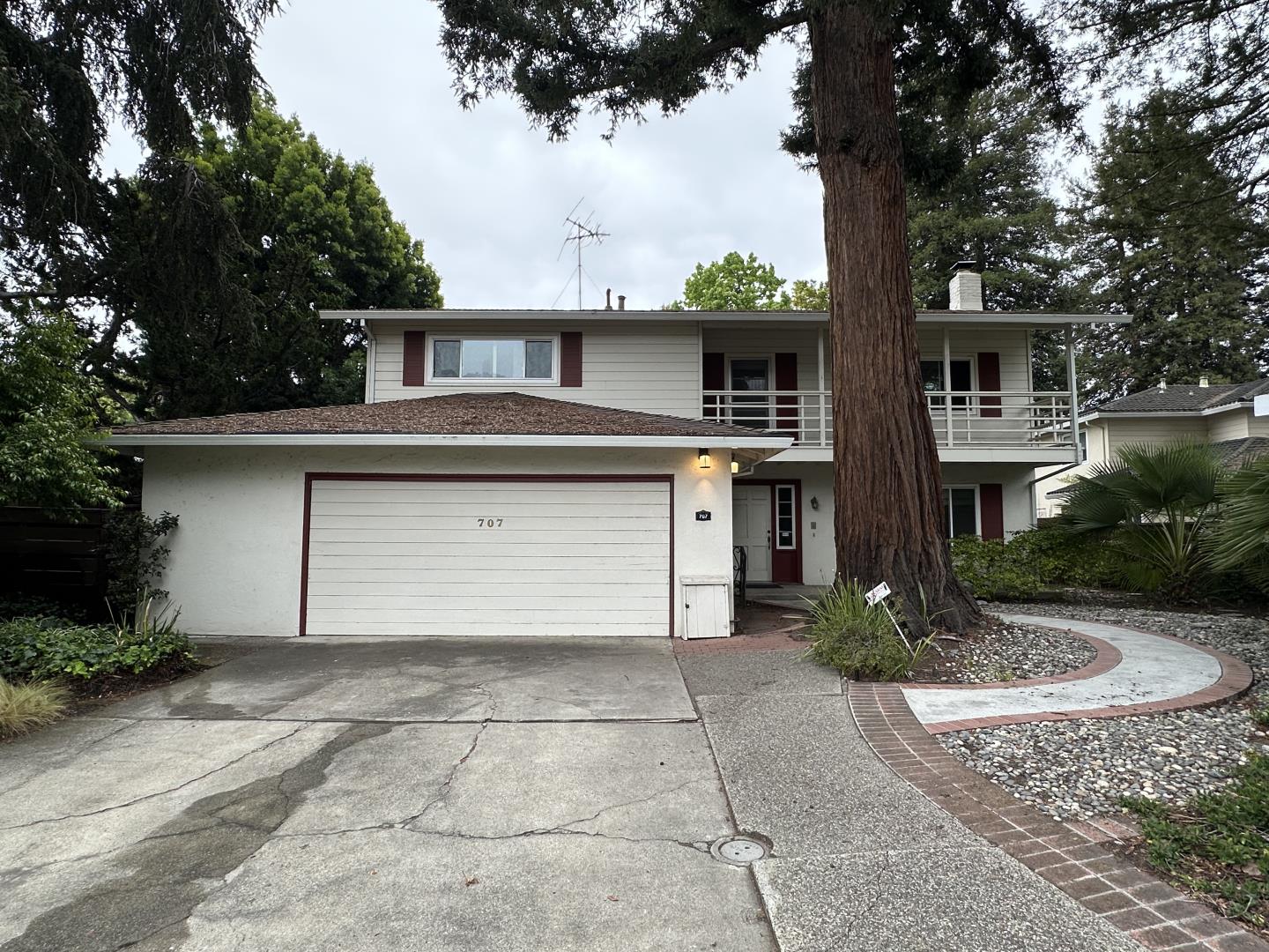 707 Charleston Ct