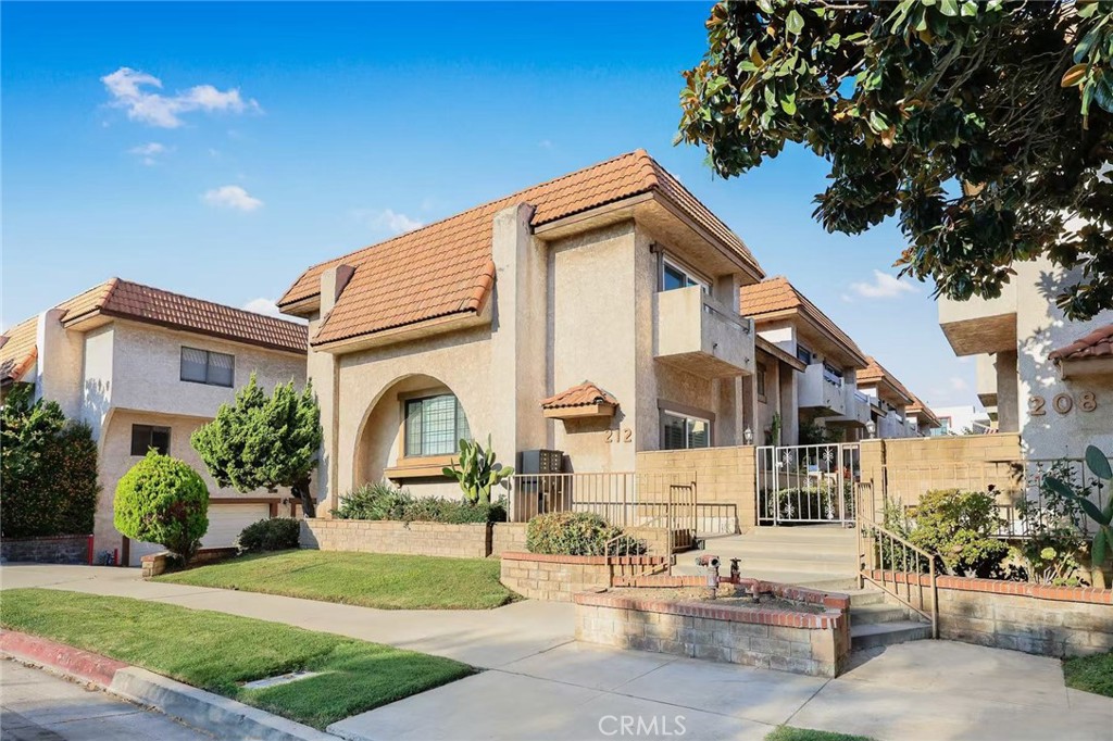 1151 Lakeside Dr
