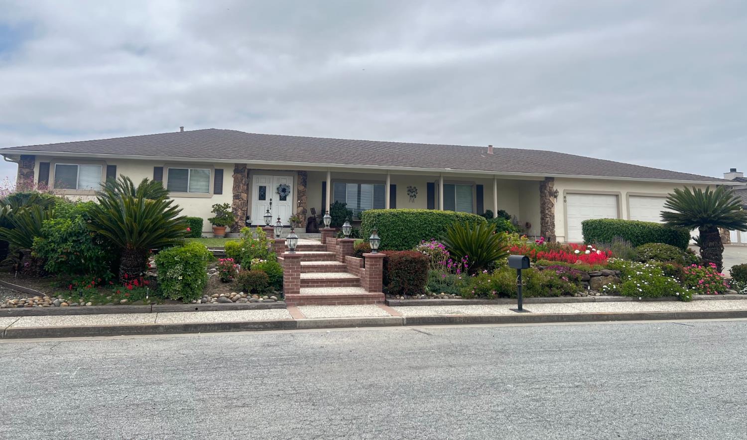 60 Jonquil Ln