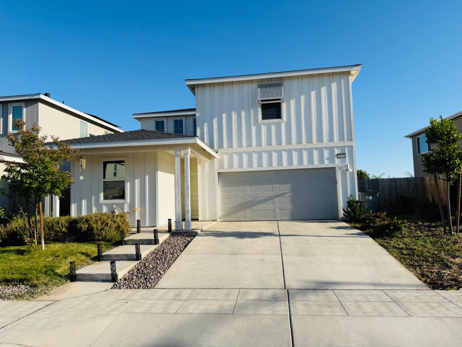 5843 W Laguna Ave