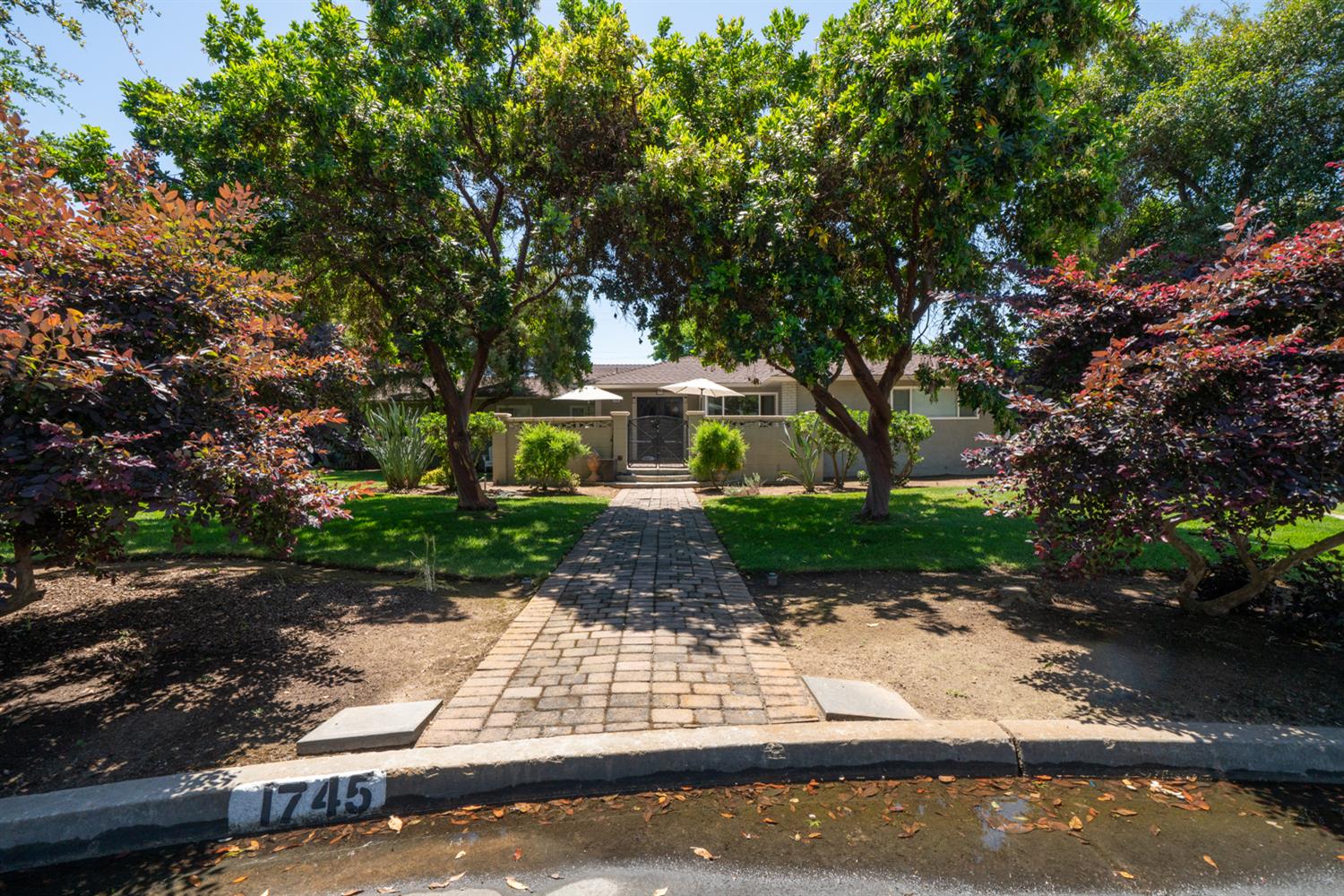 1745 W San Madele Ave