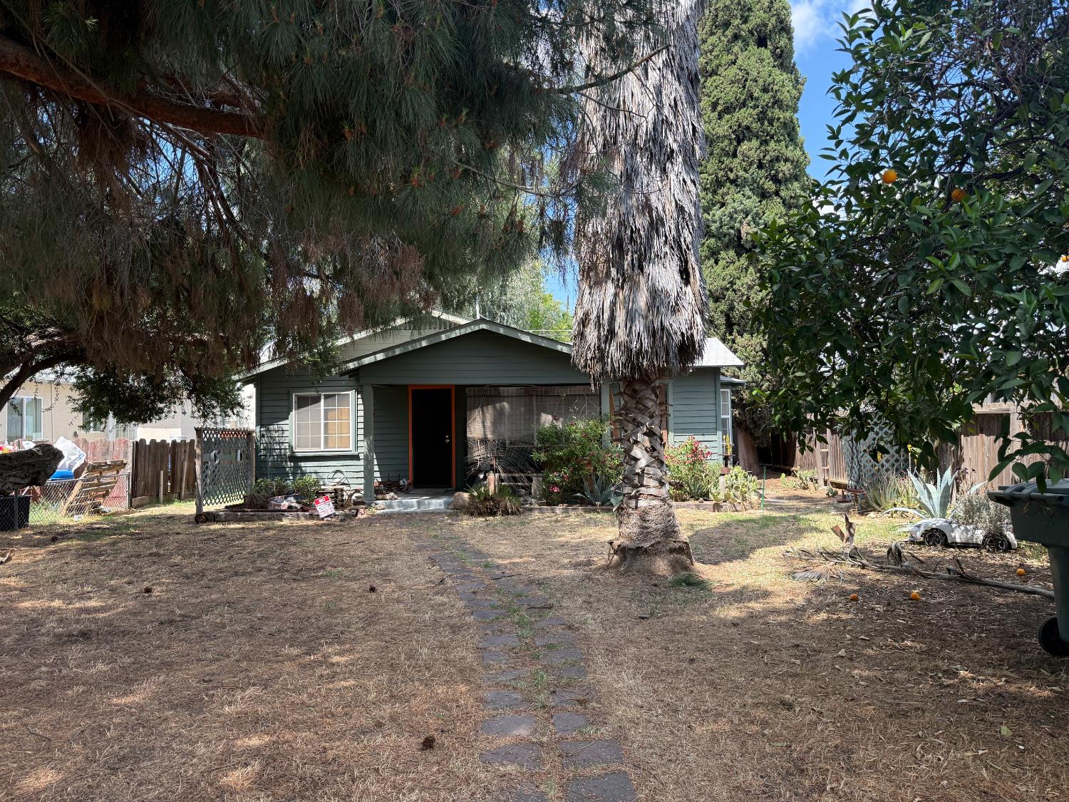 221 E Pine Ave
