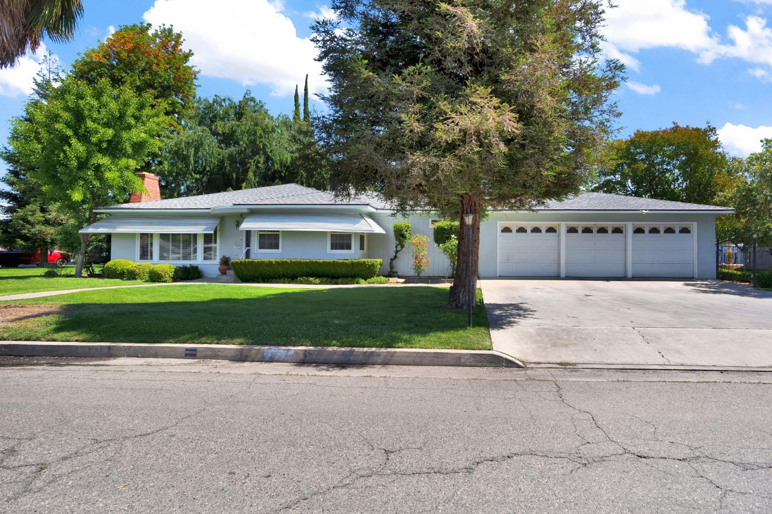 200 Lyons St