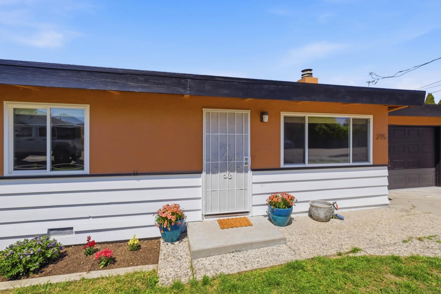 215 Manfre Rd