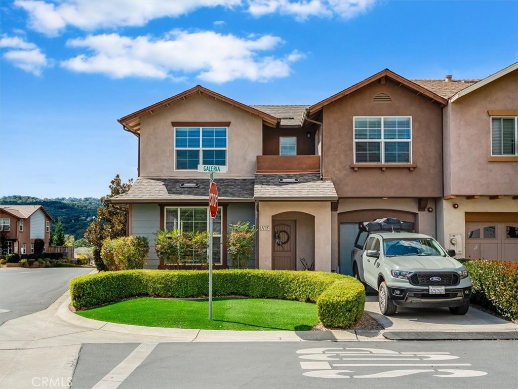 1135 Galeria Cir