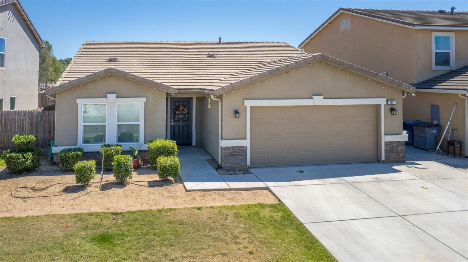 4367 W Saginaw Way