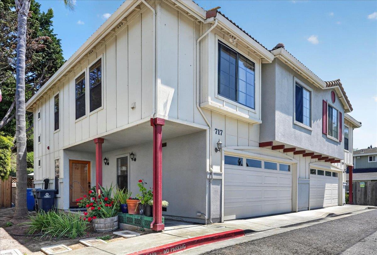 717 Las Casitas Dr