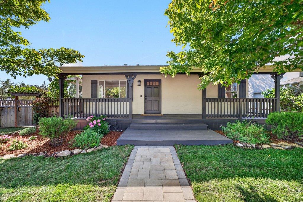 203 San Juan Ave