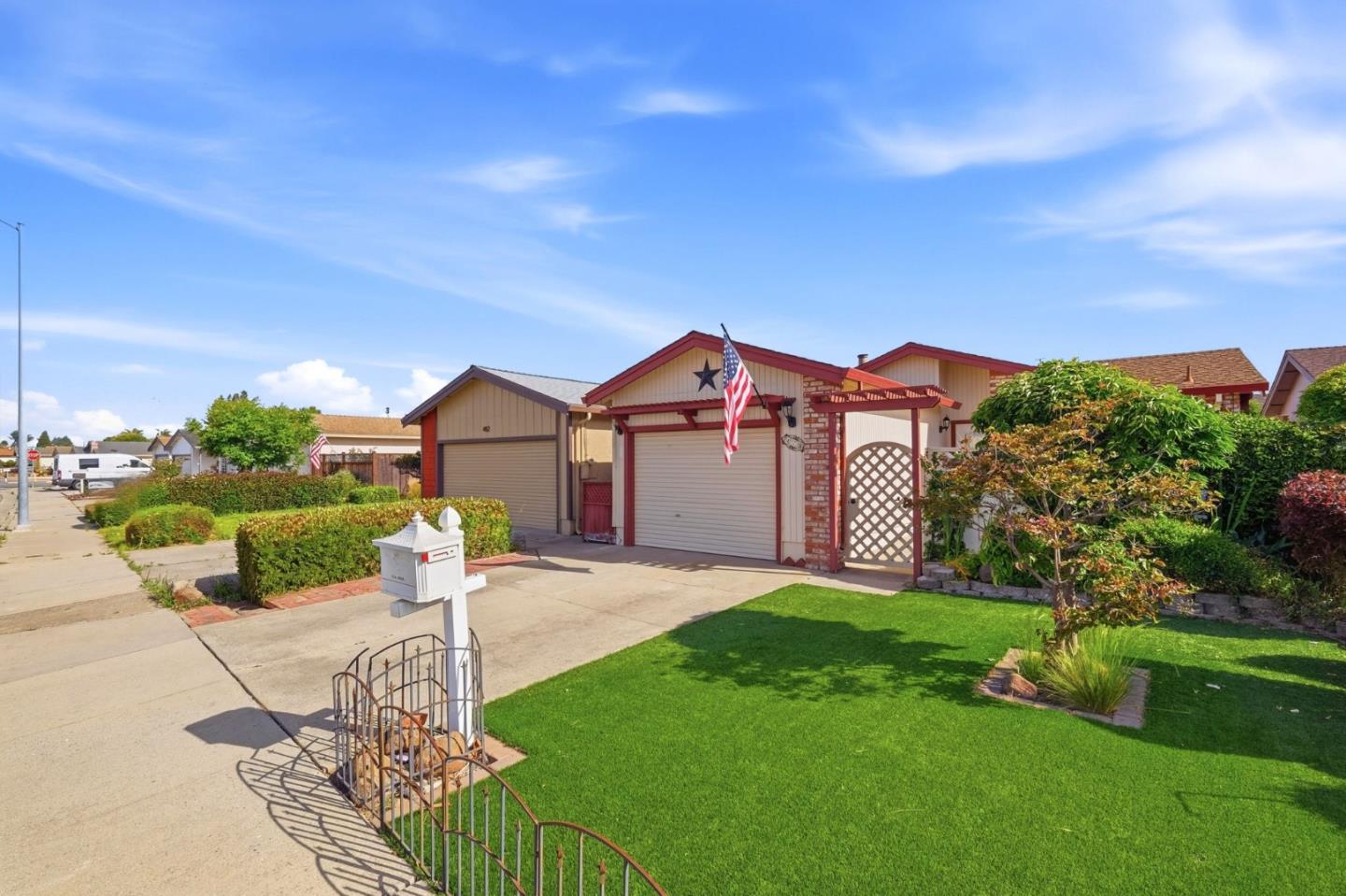 478 Vivienne Dr