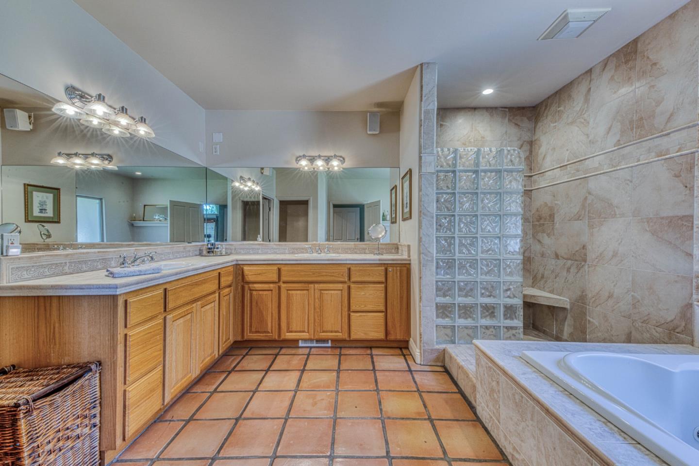Property photo 43