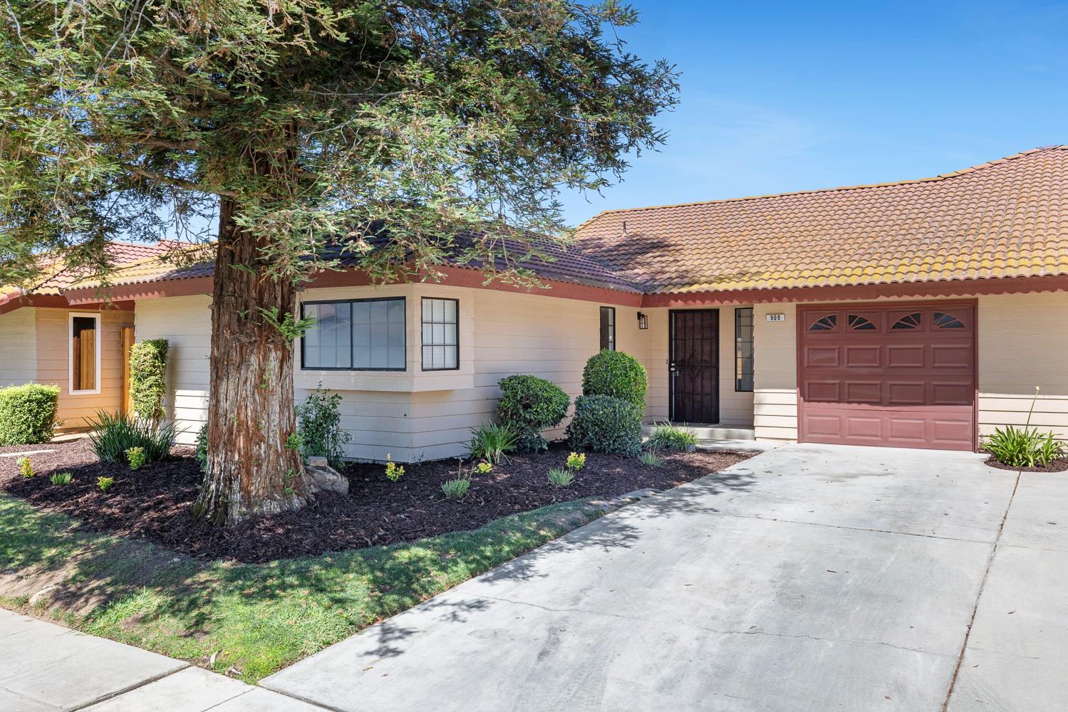 909 Barnett Way