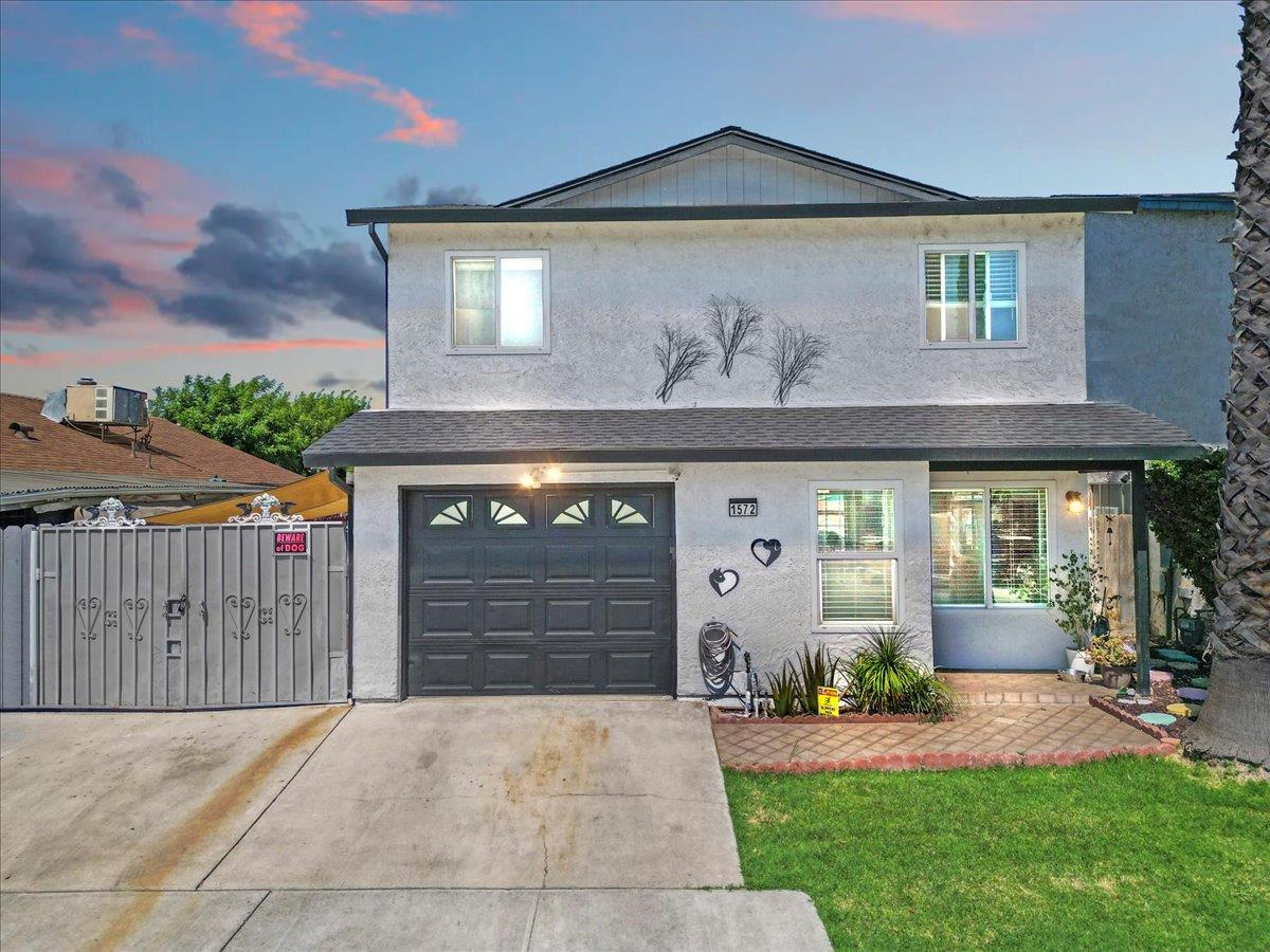 1572 Vine Cir